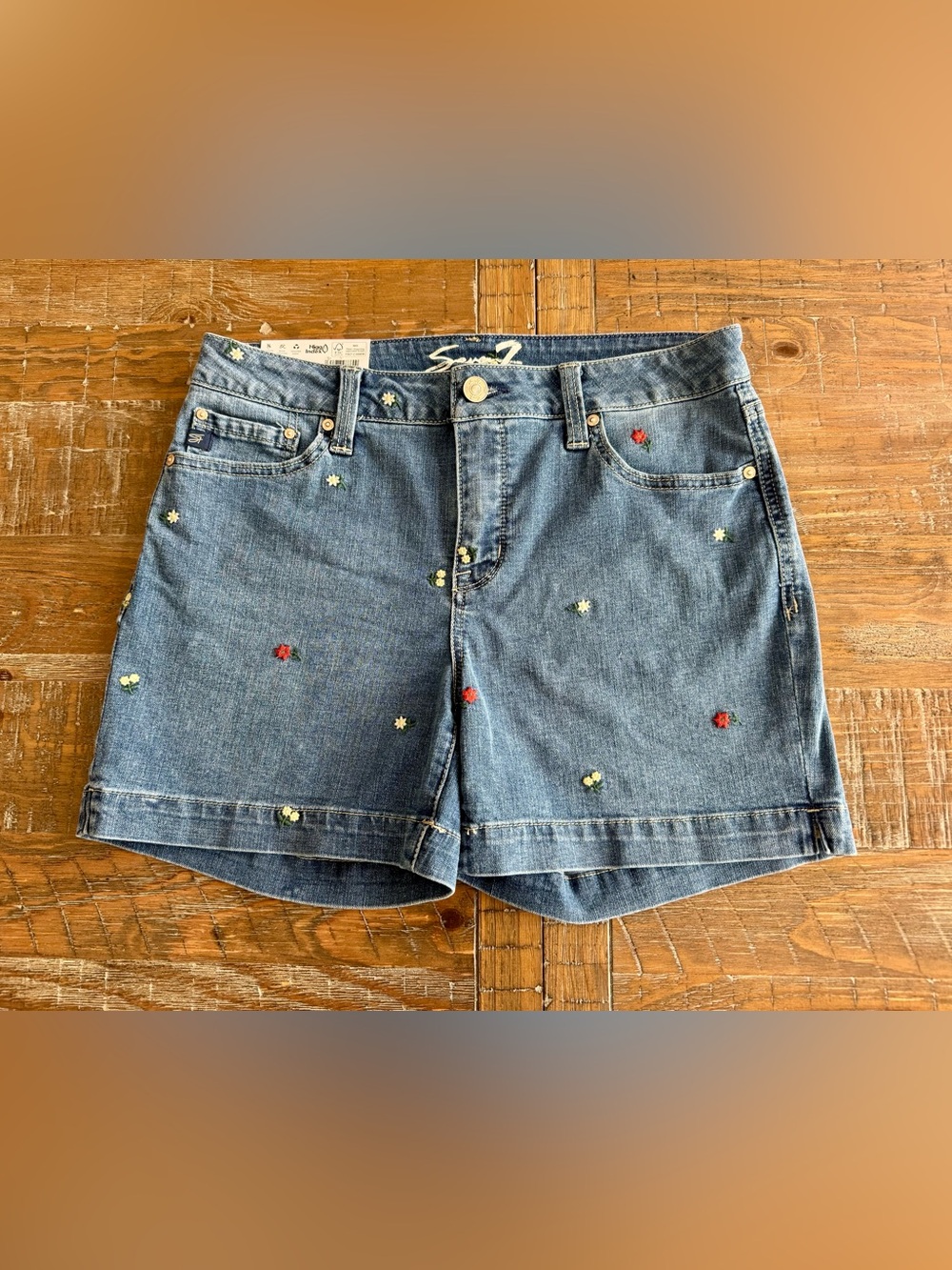 New Seven 7 Embroidered Daisy Denim Shorts, Size 6